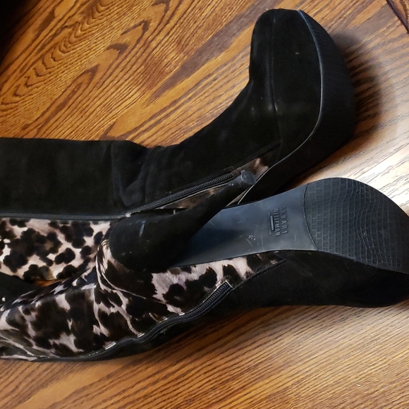 Stuart Weitzman boots - Picture 3 of 7